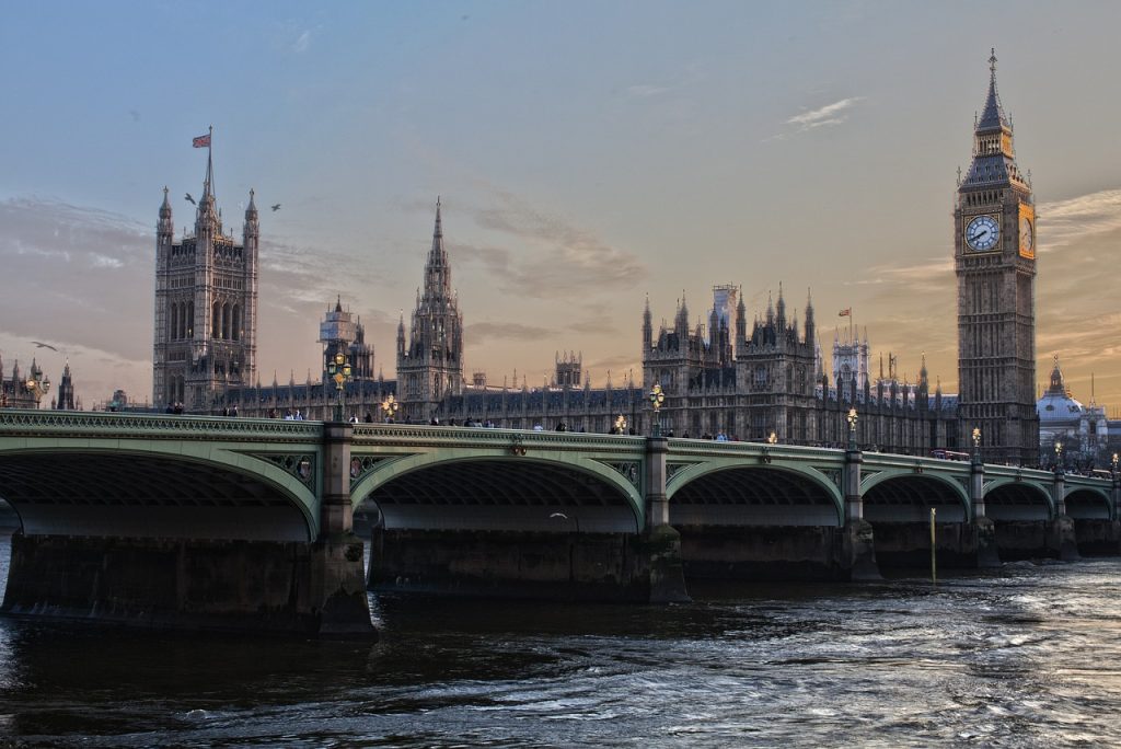 Vista del Parlamento de Londres y el Big Ben