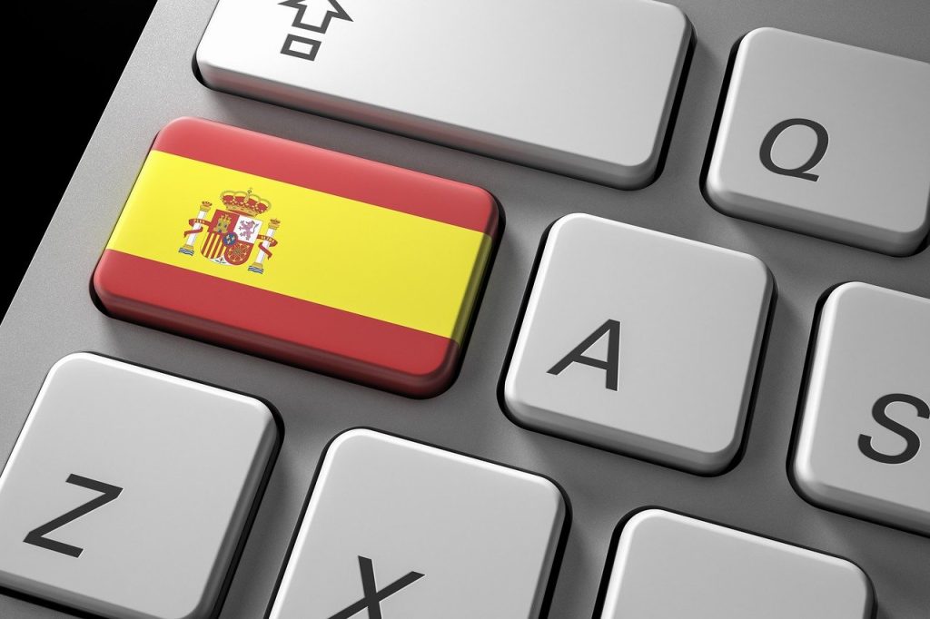Teclado de portátil con una tecla de la bandera de España