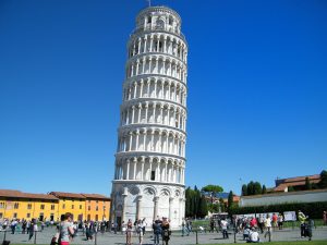 Vista de la torre inclinada de Pisa