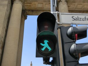 Muñeco verde de semáforo de Berlín